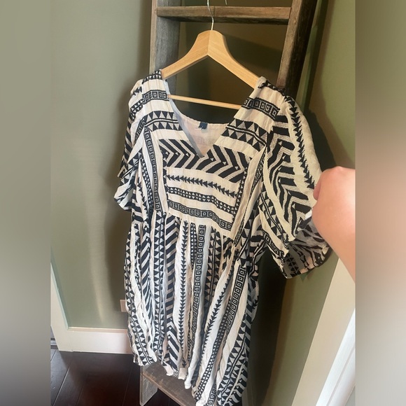 Old Navy Black and White Patterned Dress - Picture 7 of 7